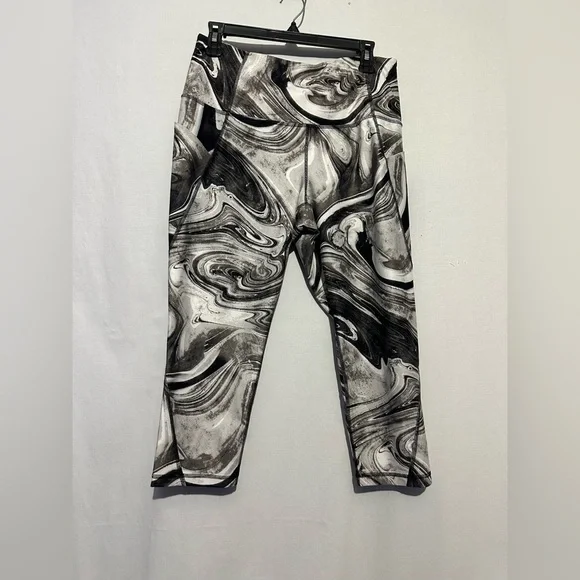 Xersion Black & White Marble Swirl Active Leggings | OX Plus - Picture 3 of 4